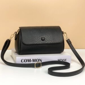 Black-Leisure Pillow Bag